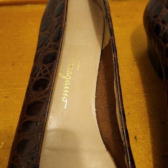 Women Salvatore Ferragamo Lillaz Leather CROC Embossed Bow Block Heel pumps Brow - Picture 2 of 9